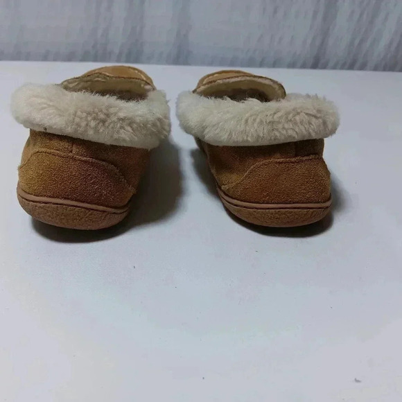 Clarks Leather upper with Faux fur lined  Moccasin slippers.Ladies size 8 - Picture 4 of 9